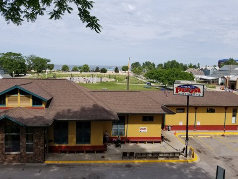 This Beachfront Pizza Restaurant In Michigan Will Make The Season Complete