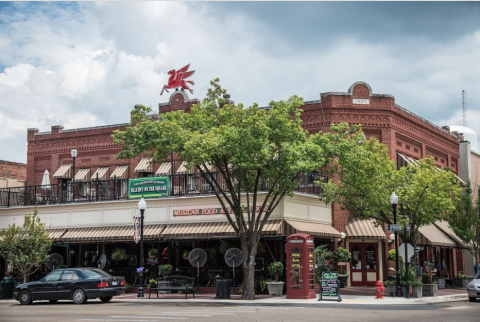 This Charming Arkansas Inn Will Transport You To A Different Era