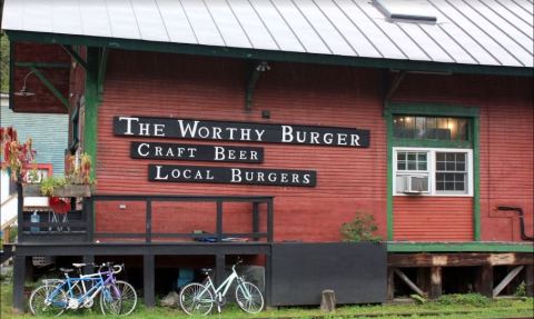 The Roadside Hamburger Hut In Vermont That Shouldn’t Be Passed Up