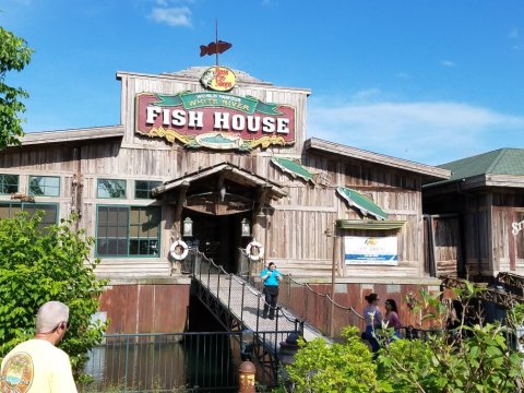 This Floating Restaurant In Missouri Is Such A Unique Place To Dine