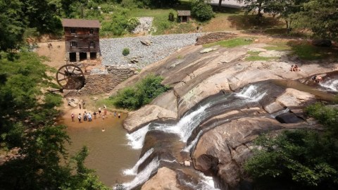 This Hidden Waterfall Park In North Carolina May Become Your New Favorite Destination