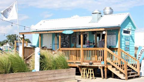 The Beach-Themed Restaurant In Mississippi Where It Feels Like Summer All Year Long