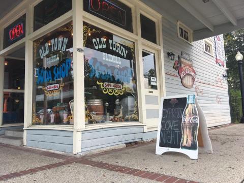 The Old-Fashioned Ice Cream & Candy Shop Near New Orleans That's Simply To Die For