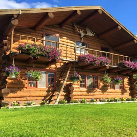 Enjoy The Wilderness At This Lakeside Alaskan Lodge Located In The Arctic Circle