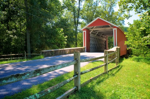 6 Undeniable Reasons To Visit The Oldest Covered Bridge In Delaware