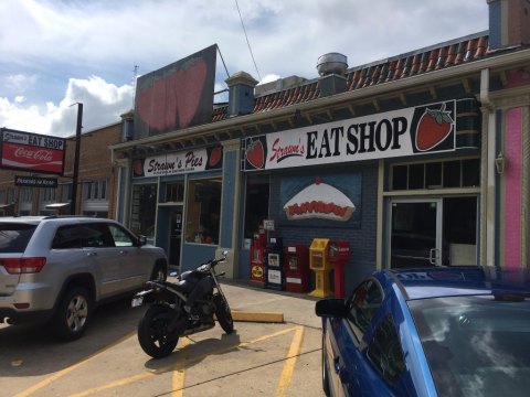 Treat Yourself To An Ice Box Pie At This Legendary Eatery In Louisiana