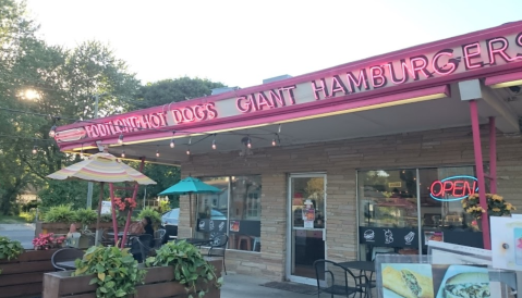 The Burgers And Shakes From This Middle-Of-Nowhere Drive-In Are Worth The Trip From Detroit