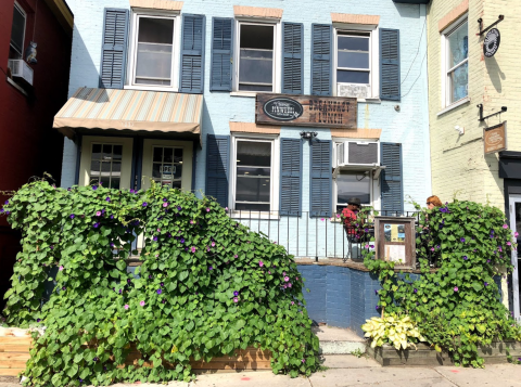 Eat Like A Cowboy At This Quirky Western-Themed Cafe In Vermont