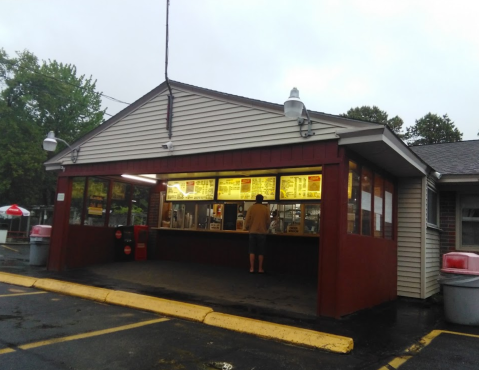 The Burgers And Shakes From This Middle-Of-Nowhere New Hampshire Drive-In Are Worth The Trip