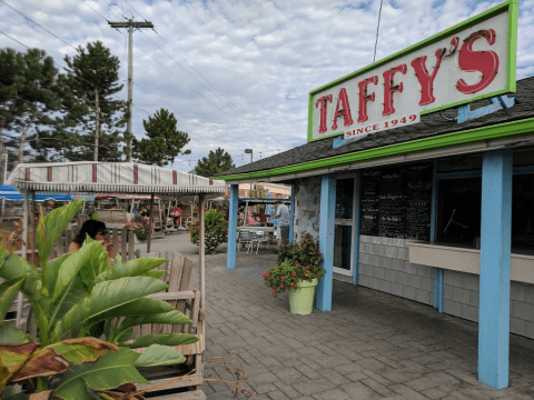 This Must-Visit Roadside Stand Has The Most Delicious Hot Dogs Near Buffalo