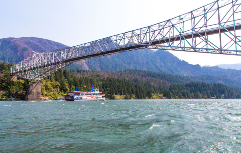 This Morning Mimosa Cruise In Oregon Is The Best Way To Start A Summer Day