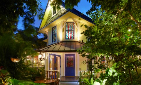 Dine In A Magical Outdoor Garden At This One Restaurant In Florida