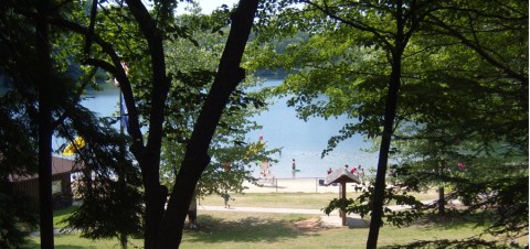 Visiting This One Mountain Lake In South Carolina Is Like Experiencing A Dream