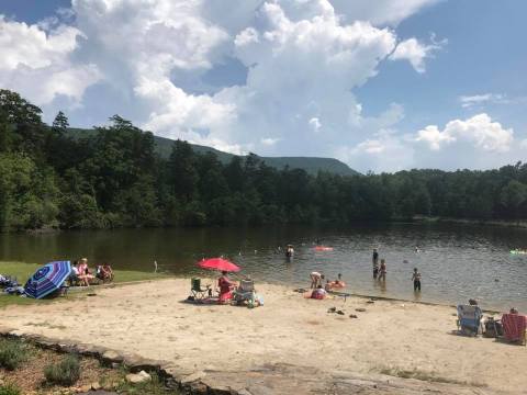 Visiting This One Mountain Lake In Alabama Is Like Experiencing A Dream