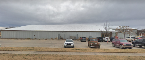 This Antique Mall In Oklahoma Used To Be An Old Skating Rink And Now It's Filled With Vintage Treasures