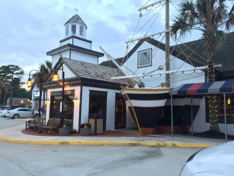 Captain John's All-You-Can-Eat Seafood Buffet In Virginia Is Almost Too Good To Be True