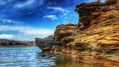 The Kansas Lake Surrounded By Beautiful Rock Formations That Will Take Your Breath Away