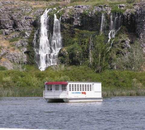 There's A Dinner Boat In Idaho Where Both The Views And The Food Are Spectacular