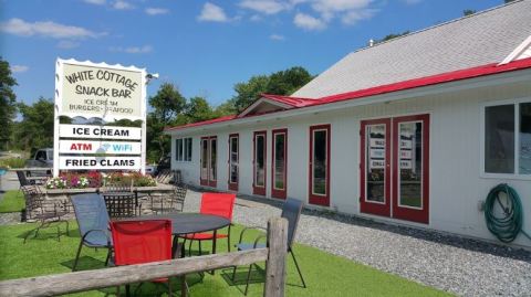 Summer Is So Much Better At This Riverside Restaurant In Vermont Where You Can Swim And Dine