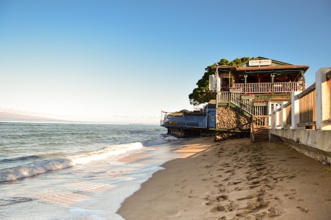 The Most Iconic Cheeseburgers In Hawaii Are Served At This Oceanfront Eatery