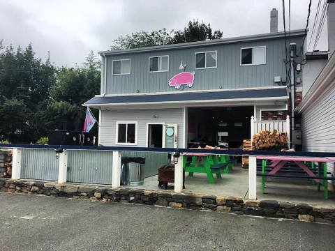 This Quirky Drive-Thru Restaurant Serves The Most Mouthwatering BBQ In Rhode Island