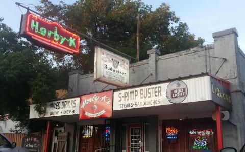 People Travel From All Over To Eat At This Tiny Family-Run Restaurant In Louisiana