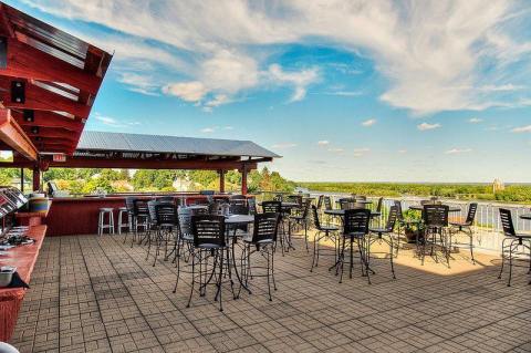 River Views And Tasty Food Are Waiting For You At This Waterfront Restaurant In Iowa