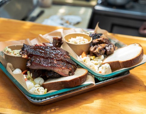 This Pit Barbecue Pop-Up In Florida Serves A Beef Sandwich That’ll Rock Your World