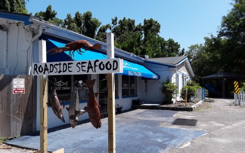 This Roadside Seafood Joint In South Carolina Has The Best Doggone Seafood Around