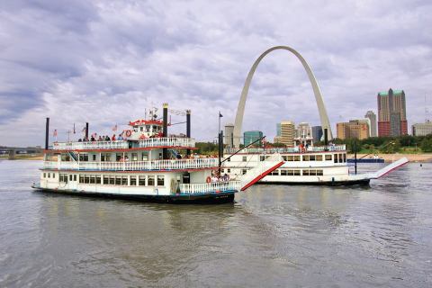 Hop Aboard This Dinner Boat In Missouri Where Both The Views And The Food Are Spectacular