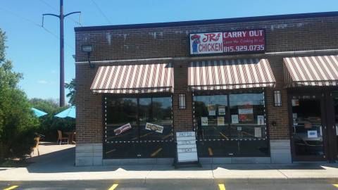 This Old-School Illinois Restaurant Serves Chicken Dinners To Die For