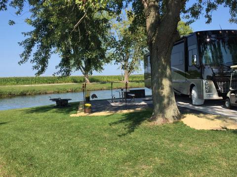 This Scenic Campground In Illinois Lets You Camp Out Right By The Water