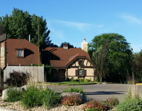 This Charming Restaurant In Minnesota Looks Like A Storybook Cottage