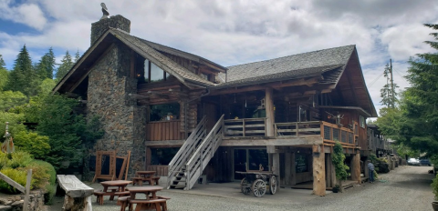 This Logging-Themed Restaurant In Oregon Has The Biggest Cinnamon Rolls You've Ever Seen