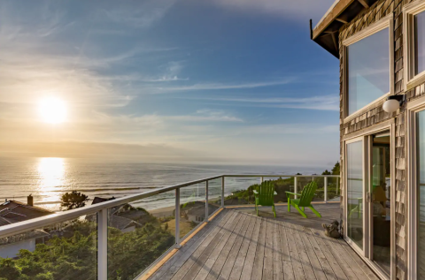 Spend The Night At This Oregon Beachfront Cabin With Endless Views Of The Ocean