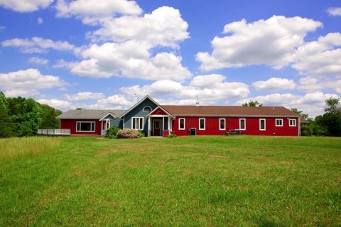 Stay The Night Inside A Converted Horse Barn At This Utterly Picturesque Virginia Bed & Breakfast