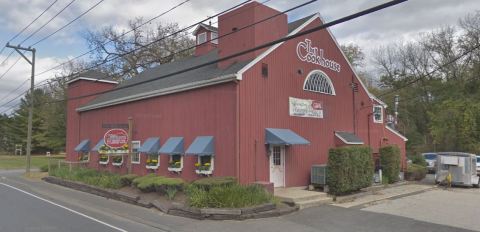 Visit This Connecticut BBQ Barn For Heaping Plates Of Downhome Cooking