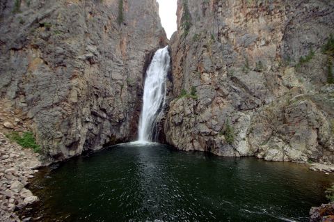 There’s An Emerald Waterfall Hiding In Wyoming That’s Too Beautiful For Words