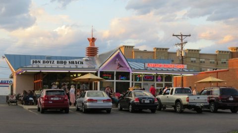 This Sugary-Sweet Ice Cream Shop In Virginia Serves Enormous Portions You’ll Love