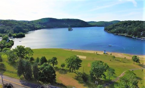 Visiting This One Mountain Lake In Connecticut Is Like Experiencing A Dream