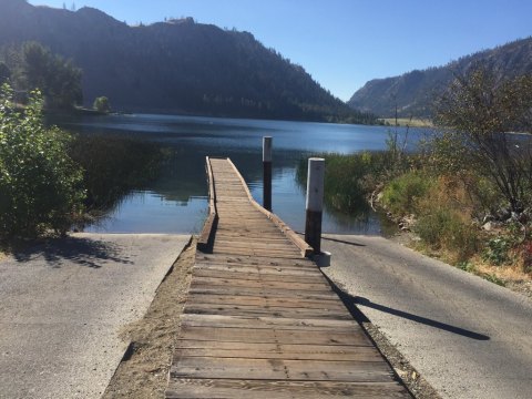 This Little Known Lakefront Campground In Washington Will Completely Relax You