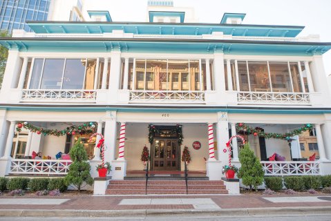 A 100-Year-Old Candy Mansion In Florida, Sweet Pete’s Is Full Of Magic And Whimsy