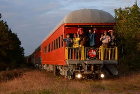 Enjoy Delicious Food And Scenic Views on The Great Northern Railroad’s Exciting Dinner Train In Wisconsin