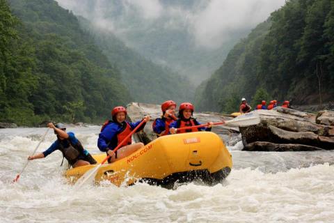 5 World Class Tennessee River Rafting Experiences To Try This Summer