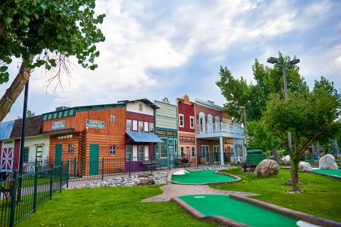 This Old West-Themed Mini Golf Course In Wyoming Is Insanely Fun﻿