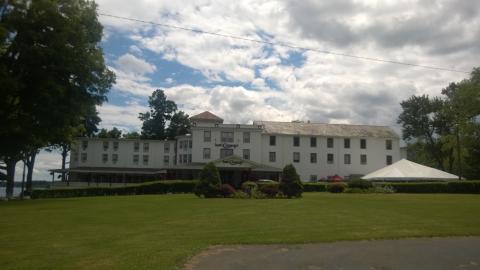 This 117-Year-Old Hotel Is One Of The Most Haunted Places Near Pittsburgh… And You Can Spend The Night