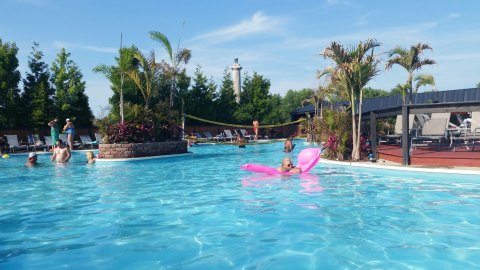 There's A Massive Poolside Bar In Ohio That Will Make Your Summer Complete