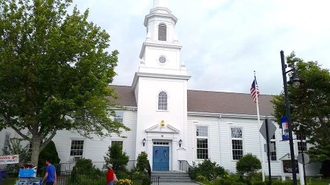 This Little Church In Massachusetts Has Been Serving Scrumptious Lobster Rolls Since the 1950s