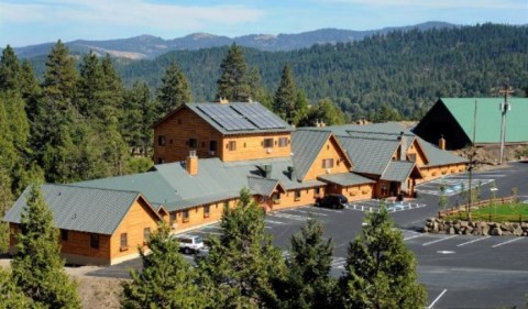 Breathe In The Fresh Mountain Air At This Beautiful Oregon Lodge