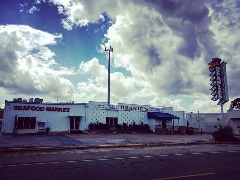 The Timeless Seafood Restaurant In New Orleans That's Been Around For Over 50 Years